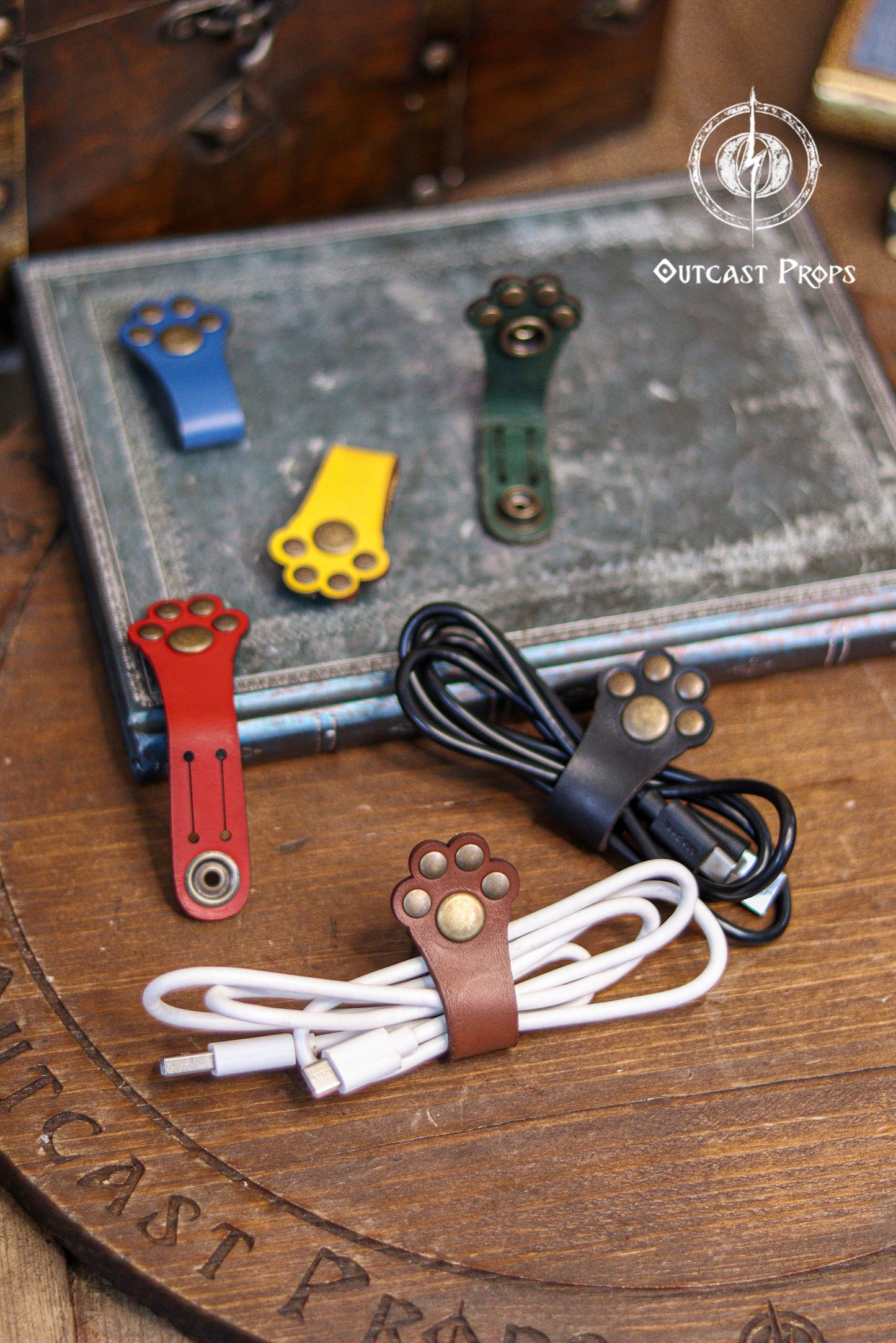 Paw cable organizer