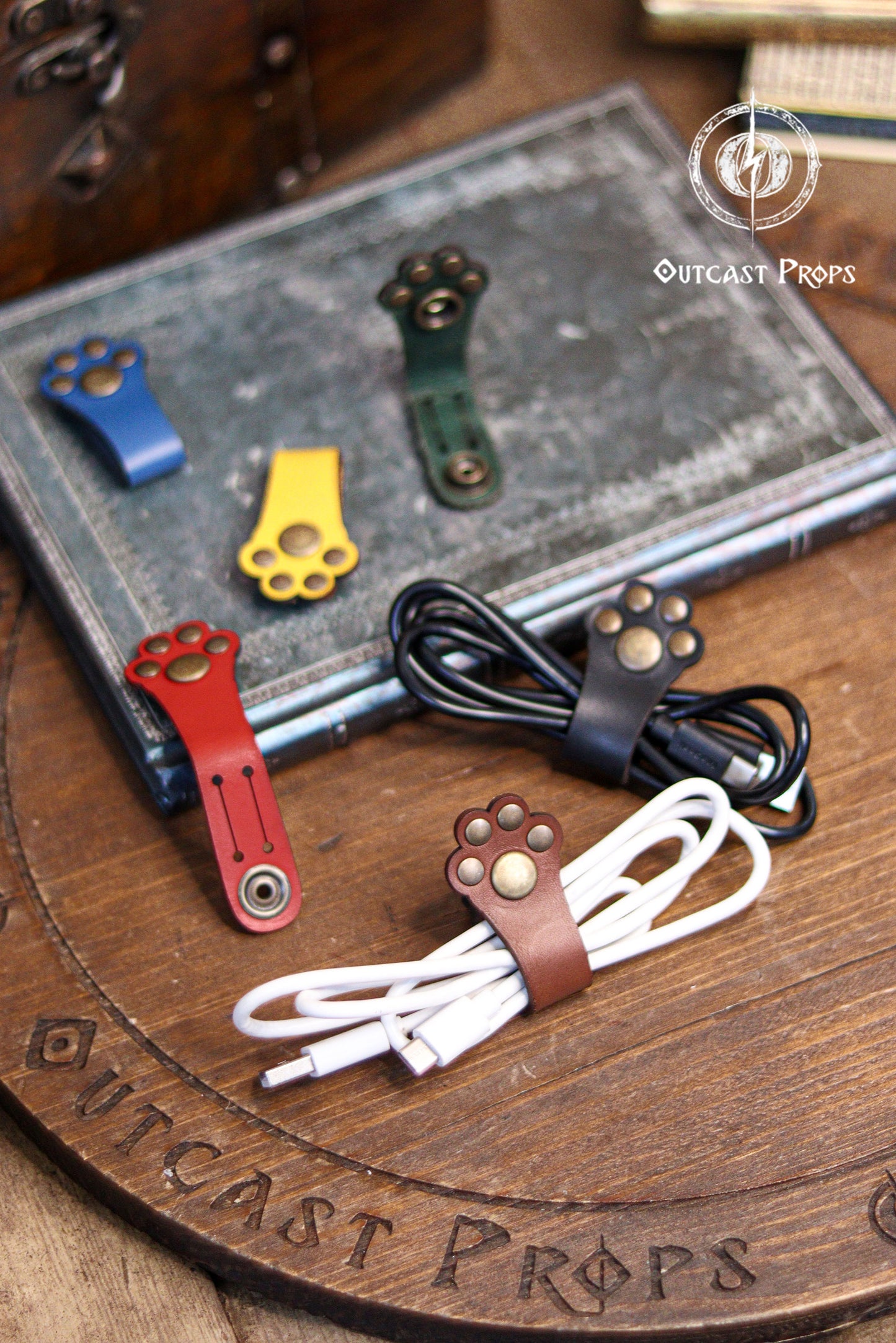 Paw cable organizer