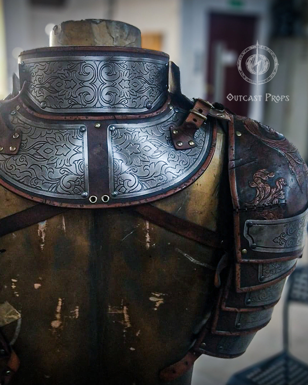 Tooled leather shoulder cap with overlapping engraved metal bands