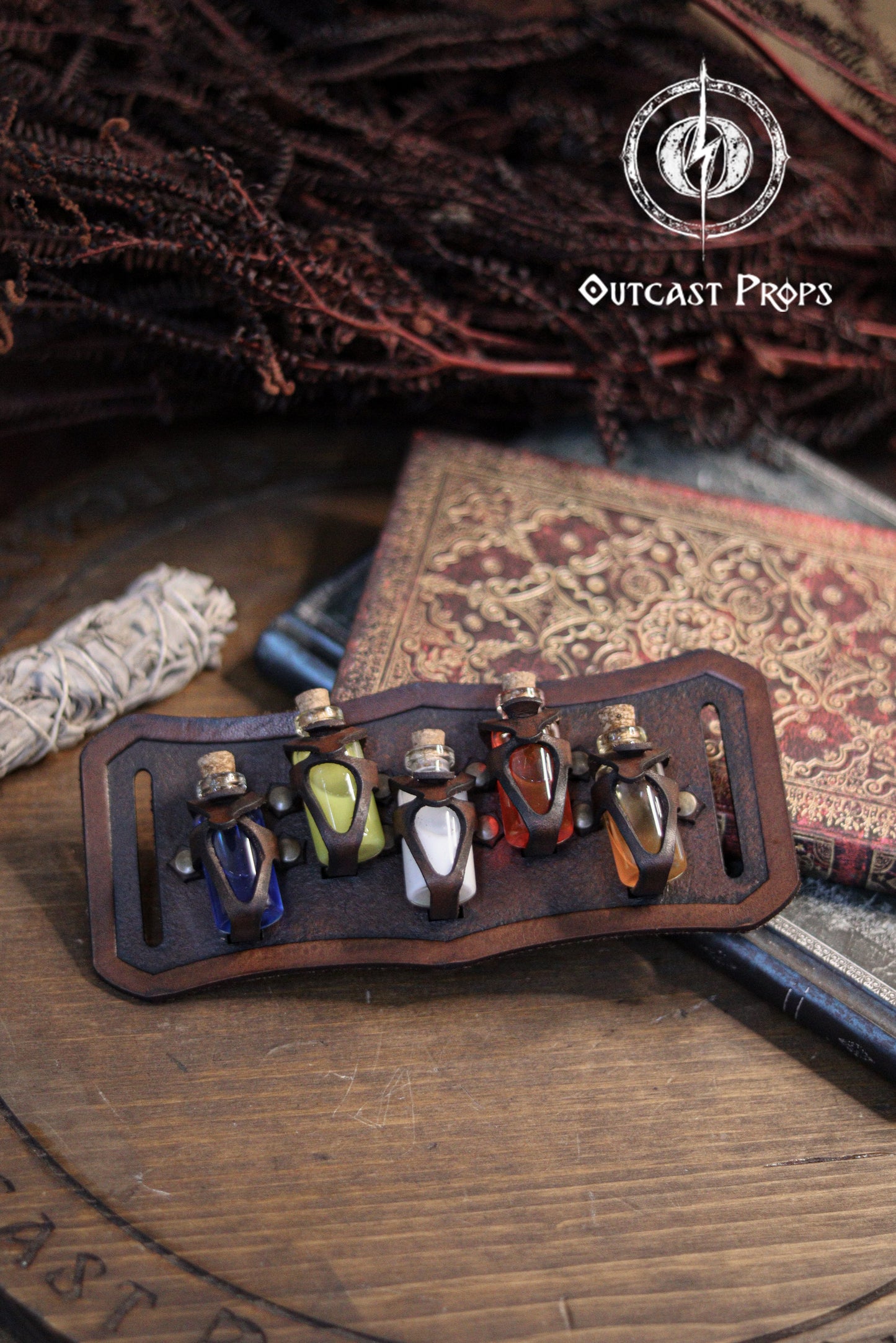 Belt Potion holder for 5 small bottles. Made of leather for adventurers, steampunk, alchemist, healers, cosplay or just to keep spices