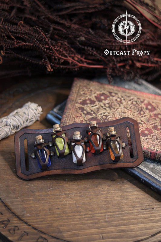 Belt Potion holder for 5 small bottles. Made of leather for adventurers, steampunk, alchemist, healers, cosplay or just to keep spices