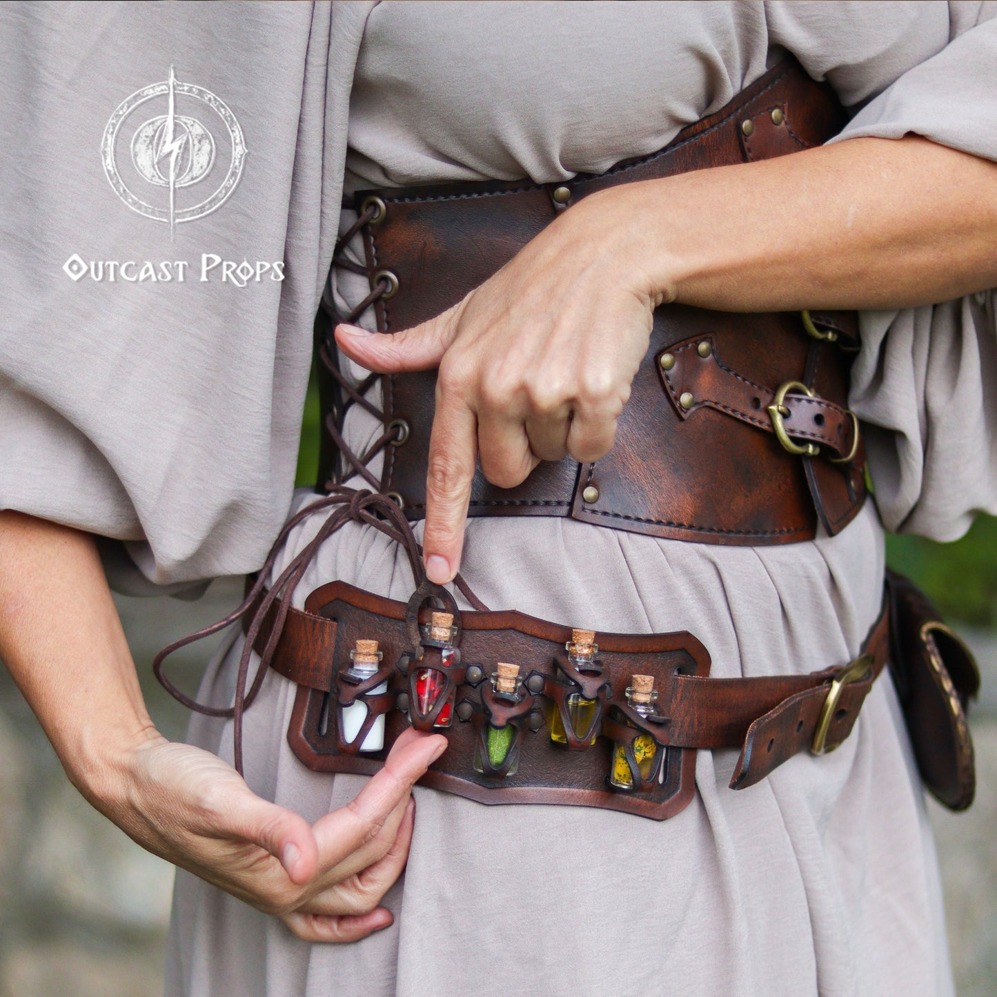 Belt Potion holder for 5 small glass bottles. Made of leather for adventurers, steampunk, alchemist, healers, cosplay or just to keep spices