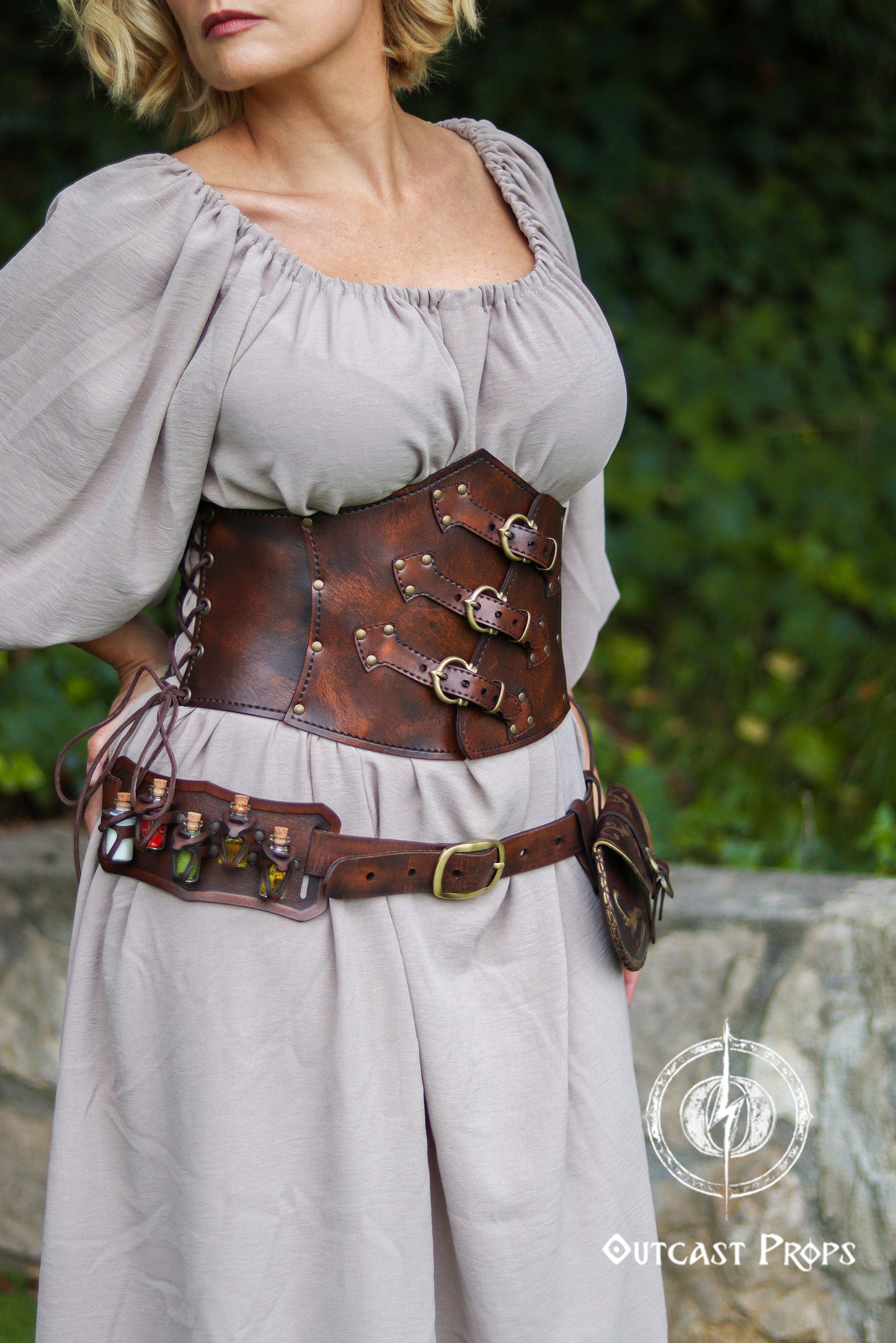 Belt Potion holder for 5 small glass bottles. Made of leather for adventurers, steampunk, alchemist, healers, cosplay or just to keep spices