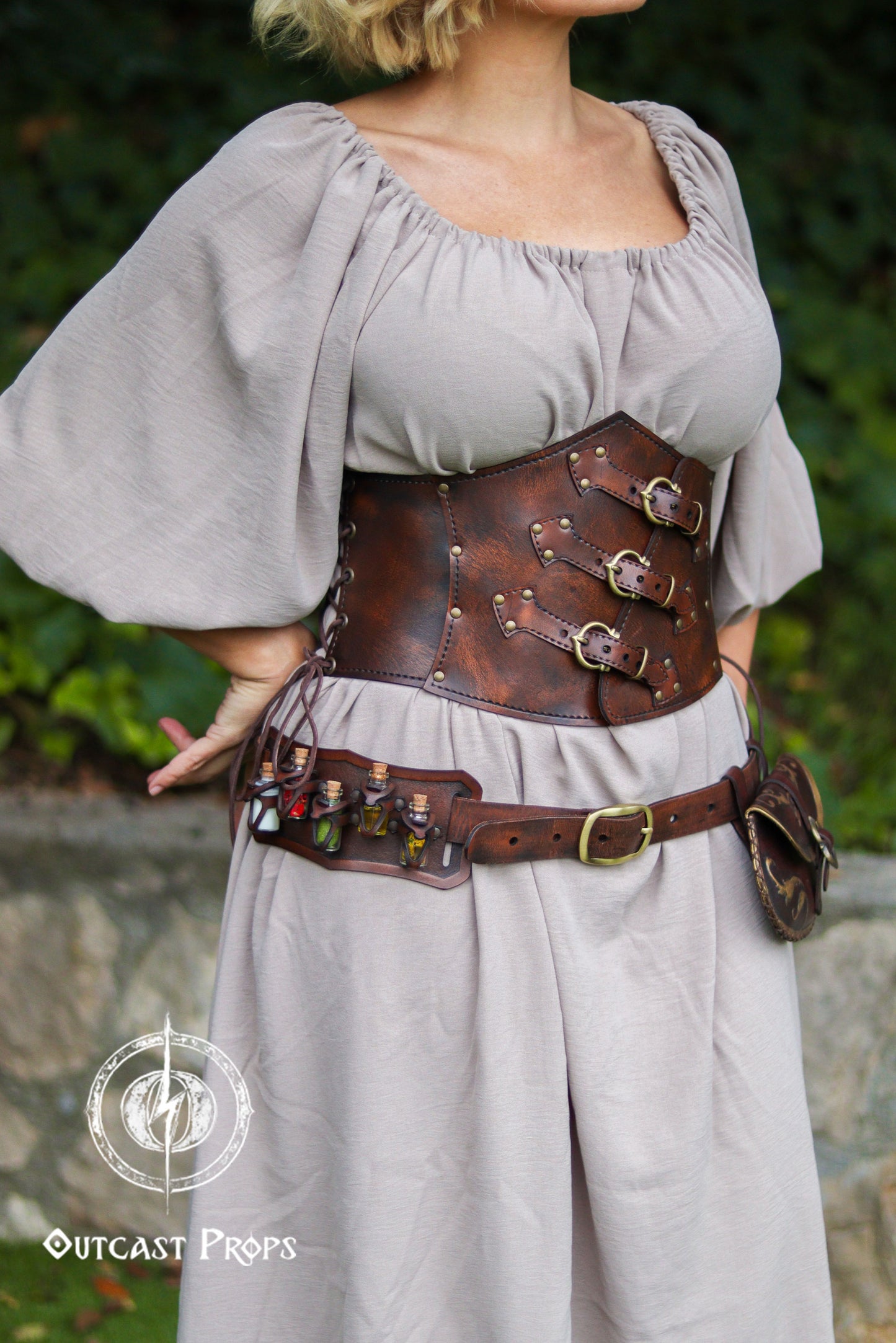 Belt Potion holder for 5 small glass bottles. Made of leather for adventurers, steampunk, alchemist, healers, cosplay or just to keep spices