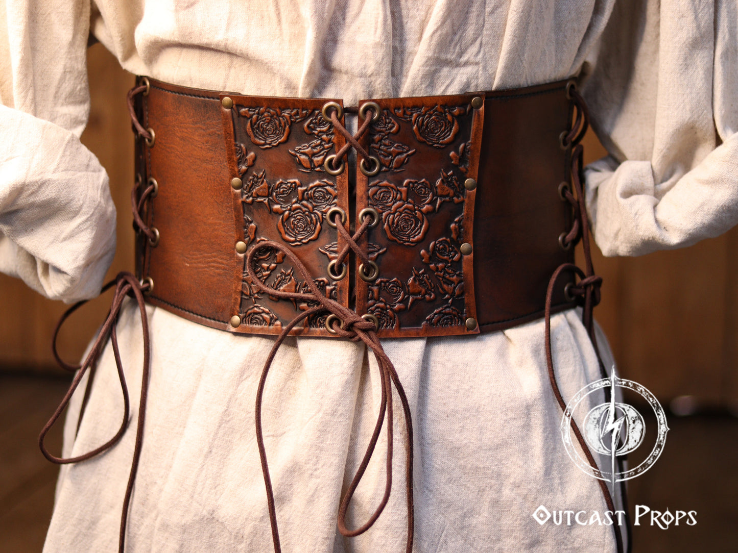 Elegant Floral Underbust Leather Corset - Handcrafted Rose Design for Larp, Reinassande Faire & Cosplay