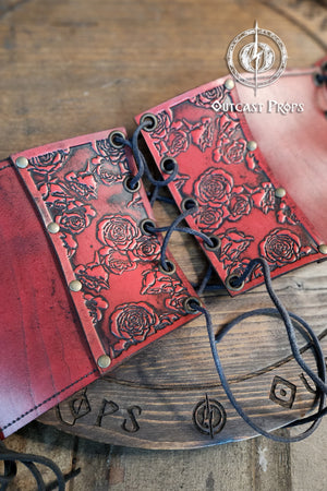 Elegant Floral Underbust Leather Corset - Handcrafted Rose Design for Larp, Reinassande Faire & Cosplay