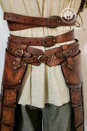 Back view of women’s leather armor set with layered tassets. Ideal for LARP or fantasy cosplay, this handcrafted piece offers comfort and realism with aged textures and precise stitching, enhancing medieval or viking outfits.