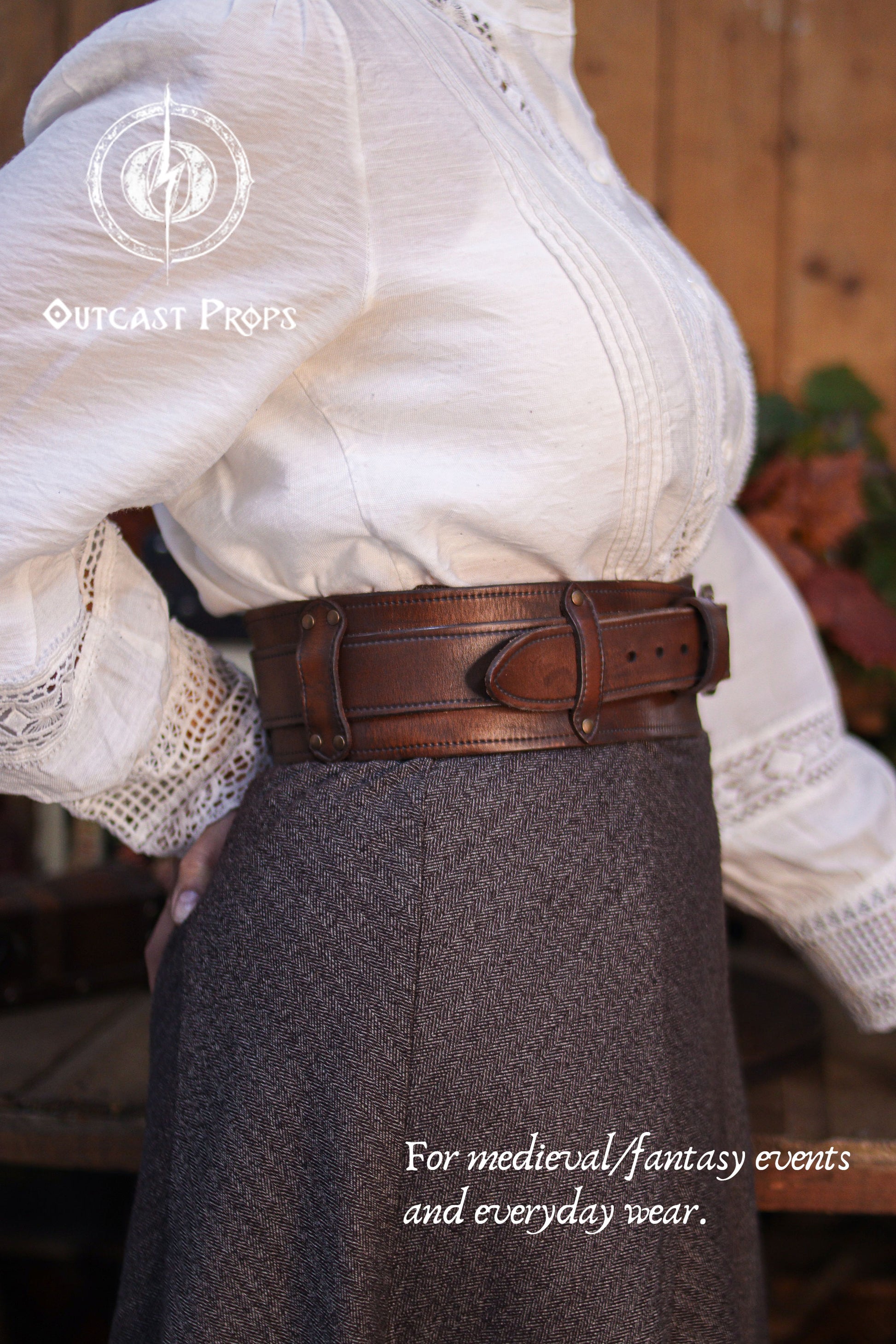 Side view of the Handcrafted Leather Wanderer Belt highlighting the overlapping modular panels of the wide structure over the inner strap. The vegetable-tanned leather shows natural texture, rich brown tones, riveted attachments, and polished edges. This adaptable leather belt can be worn with or without the wide frame, ideal for fantasy characters, medieval costumes, LARP events, Renaissance fairs, and durable everyday use.