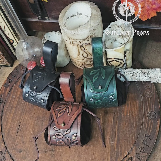 floral embossed leather coin pouch. The botanical design and aged leather finish give it a natural elven or druidic style. Perfect for renaissance faire or renfaire outfits, the pouch offers a soft suede body for carrying coins, dice or tiny essentials. A practical accessory for witches, herbalists, nobles or fantasy LARP characters seeking detailed leather gear.