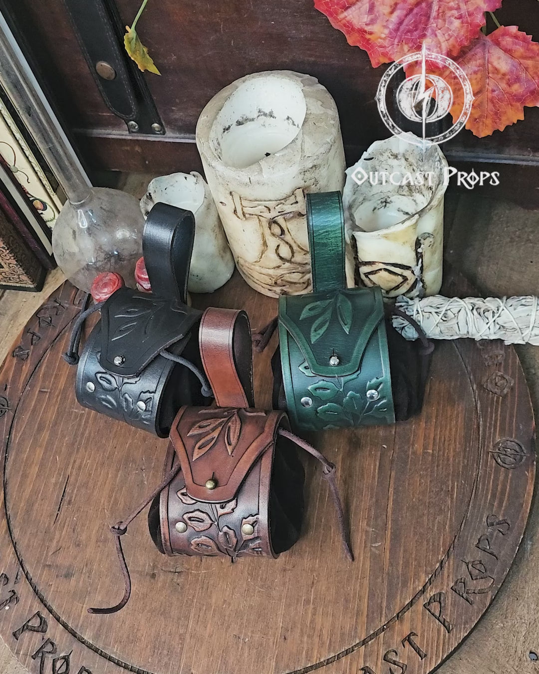 floral embossed leather coin pouch. The botanical design and aged leather finish give it a natural elven or druidic style. Perfect for renaissance faire or renfaire outfits, the pouch offers a soft suede body for carrying coins, dice or tiny essentials. A practical accessory for witches, herbalists, nobles or fantasy LARP characters seeking detailed leather gear.