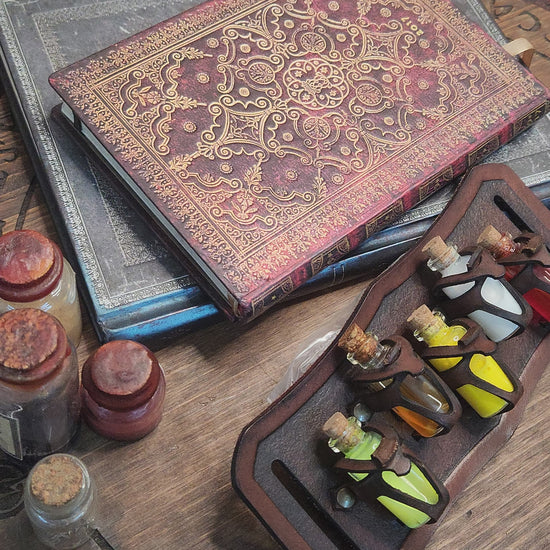 Belt Potion holder for 5 small bottles. Made of leather for adventurers, steampunk, alchemist, healers, cosplay or just to keep spices