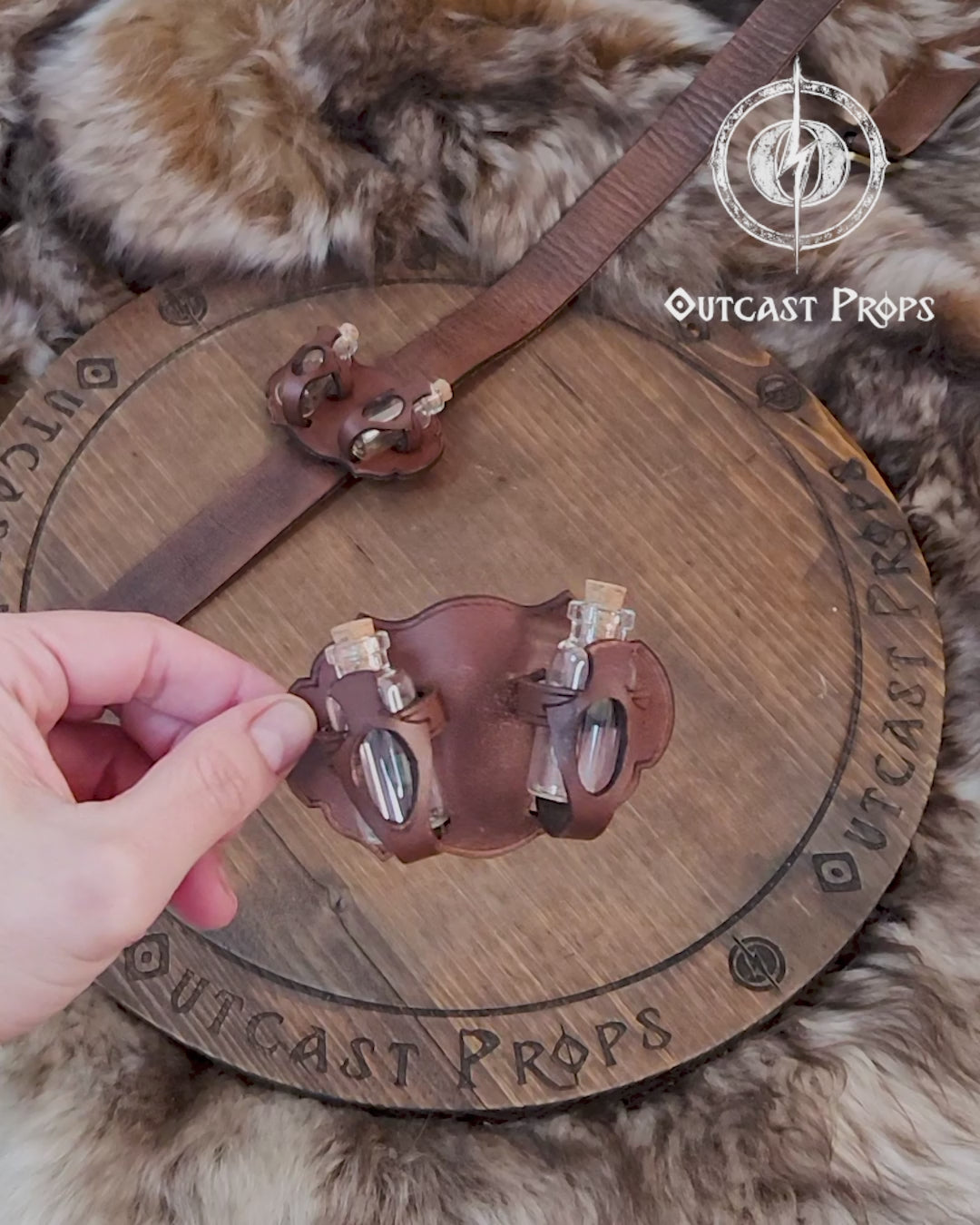 Belt Potion holder for two small bottles. Made of leather for adventurers, steampunk, alchemist, healers, cosplay or just to keep spices