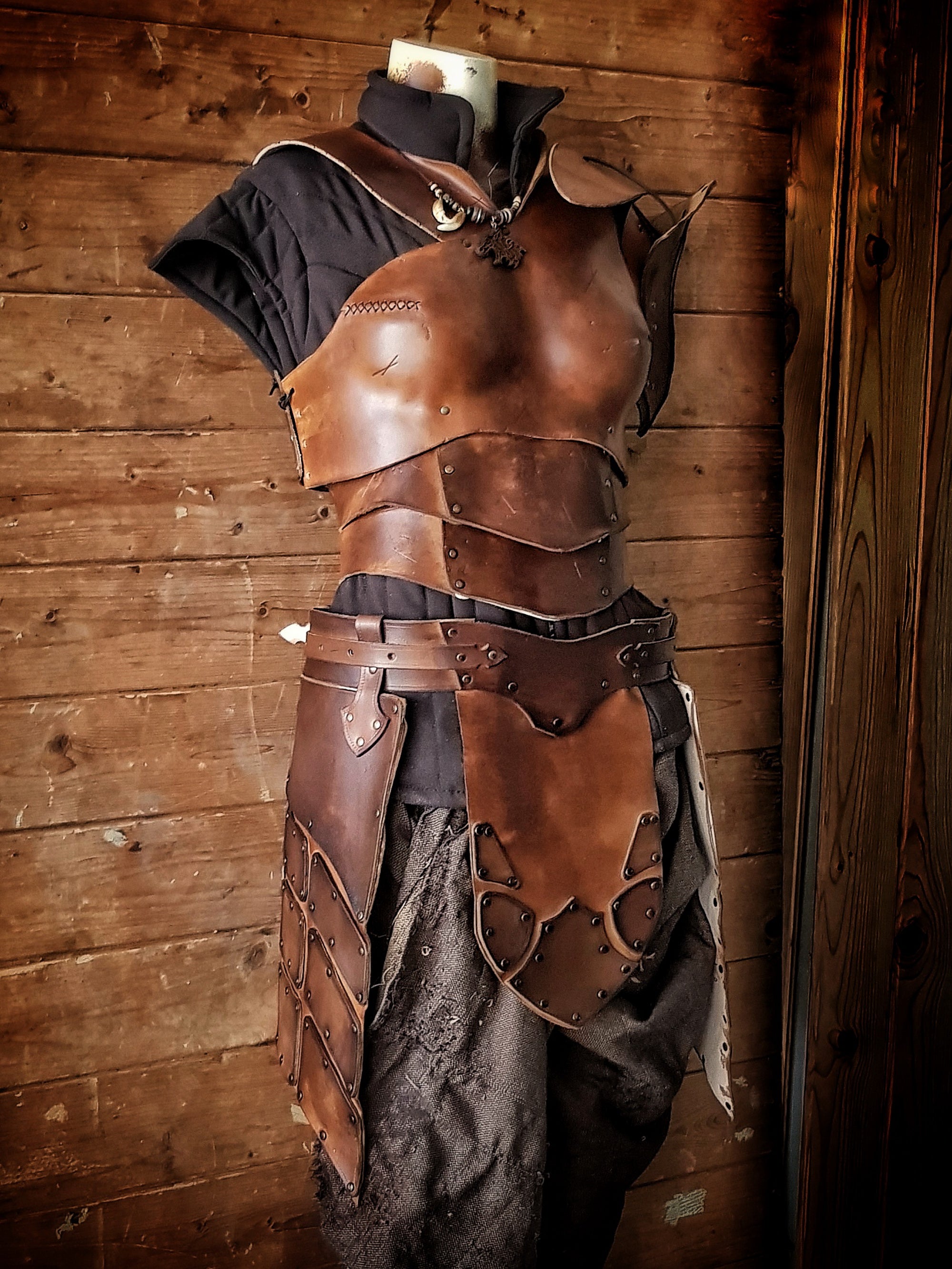 Earth Ranger Rogue Leather armor set – Outcast Props