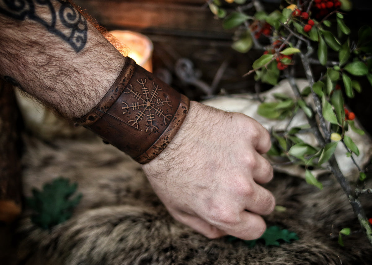 Aegishjalmur Leather Wristband, Galdrastafir Viking Cuff,  Ægishjálmr Icelandic rune Helm of Awe leather embossed bracelet, LARP, cosplay