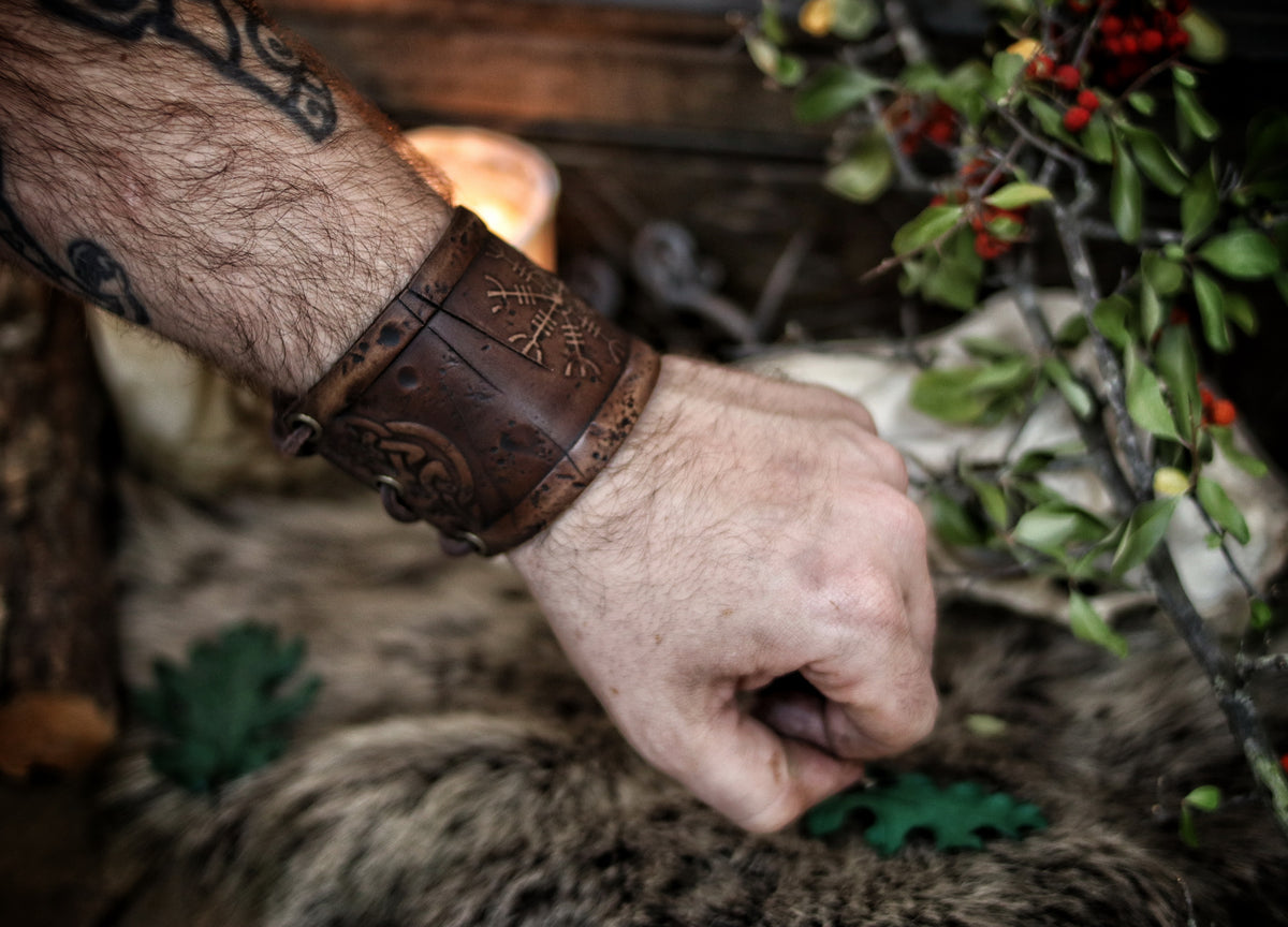 Aegishjalmur Leather Wristband, Galdrastafir Viking Cuff,  Ægishjálmr Icelandic rune Helm of Awe leather embossed bracelet, LARP, cosplay
